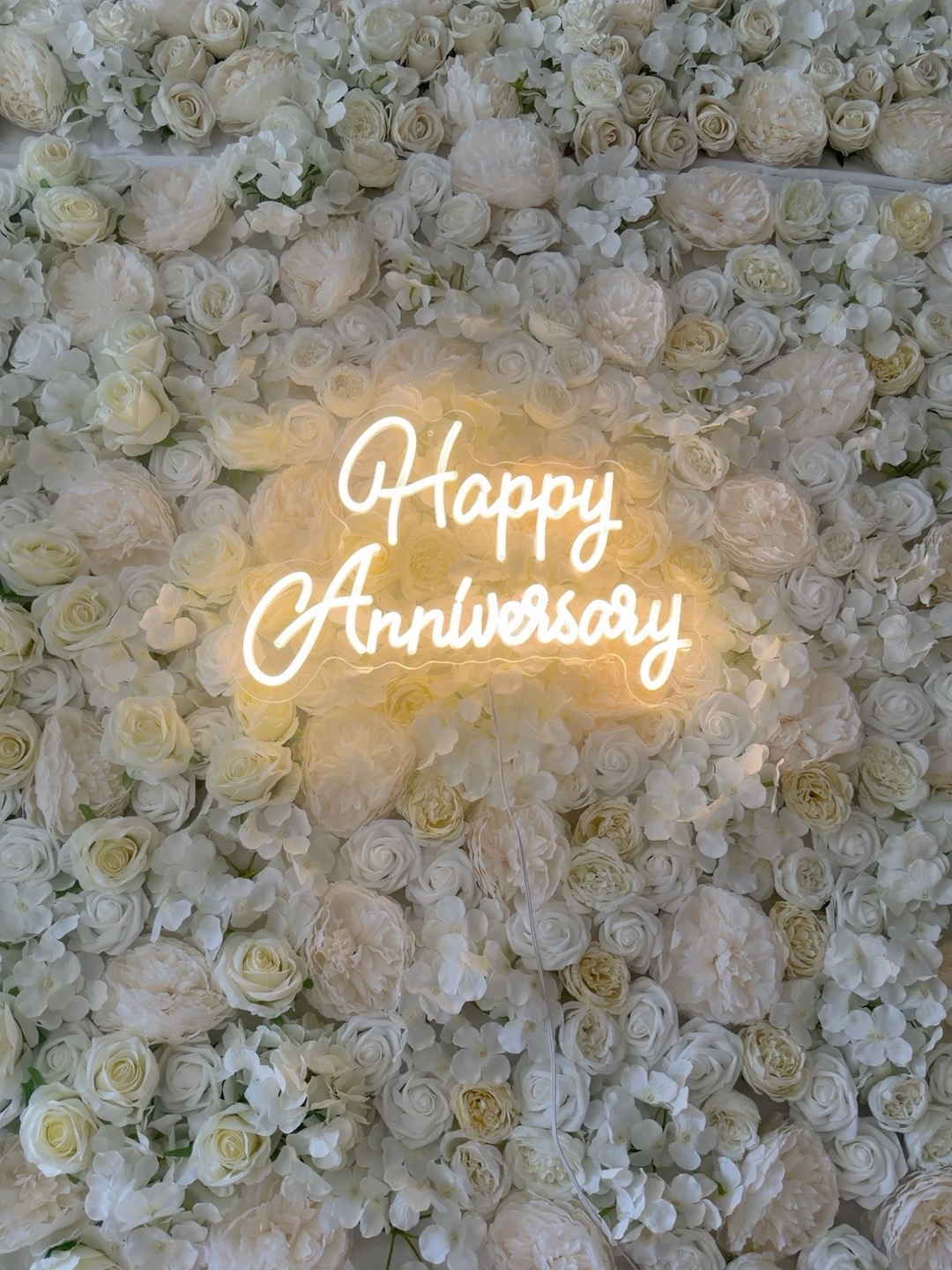 Happy Anniversary neon sign